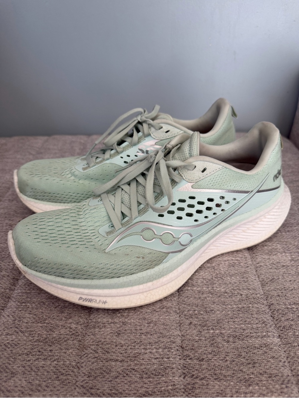 Saucony Ride 17 Women’s size 10 Jade/White